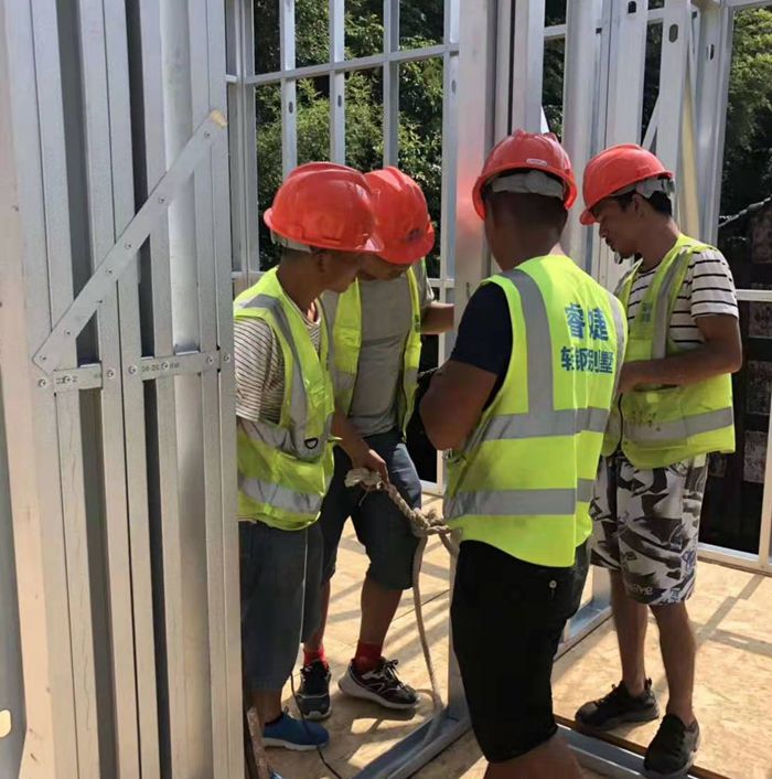 符合時代發(fā)展趨勢的綠色建筑——輕鋼別墅(圖2) 睿婕輕鋼別墅