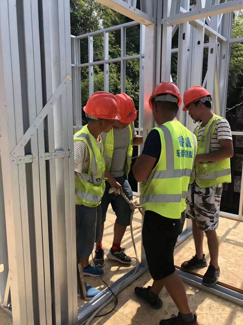 宿遷輕鋼別墅設(shè)計(jì)公司 30萬起建別墅【抗9級(jí)地震】(圖4) 宿遷輕鋼別墅設(shè)計(jì)公司 30萬起建別墅【抗9級(jí)地震】(圖4)