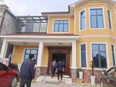 輕鋼老大帶領(lǐng)施工團(tuán)隊(duì)給老業(yè)務(wù)拜年送福利！