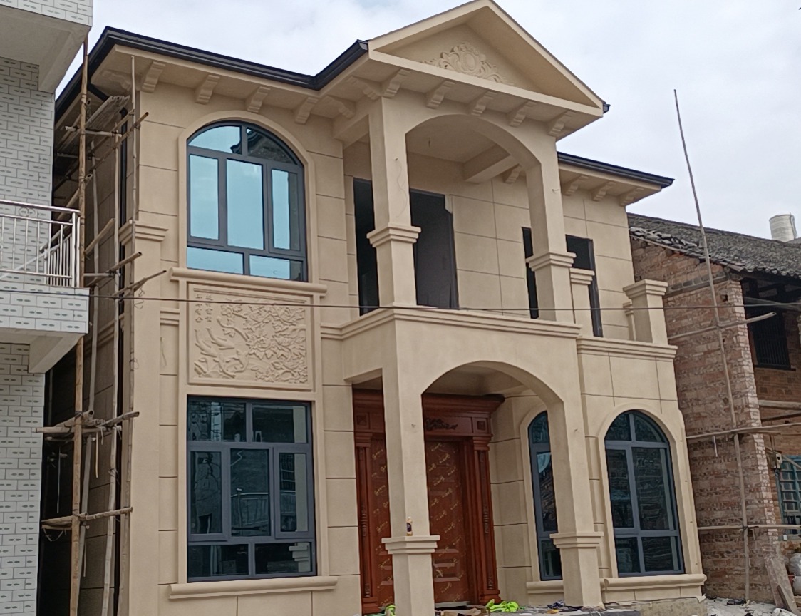 輕鋼房屋的屋頂是否適用于安裝太陽(yáng)能熱水器？