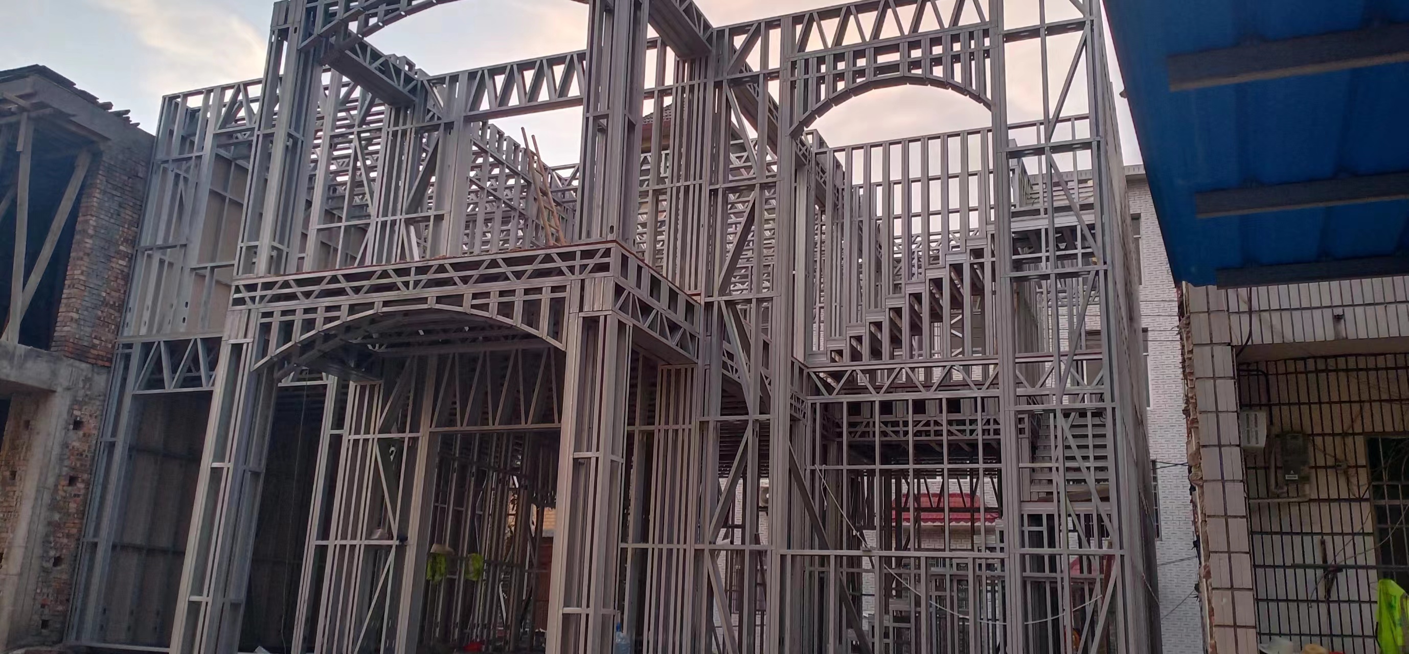 輕鋼房屋的內部隔斷墻如何設計？