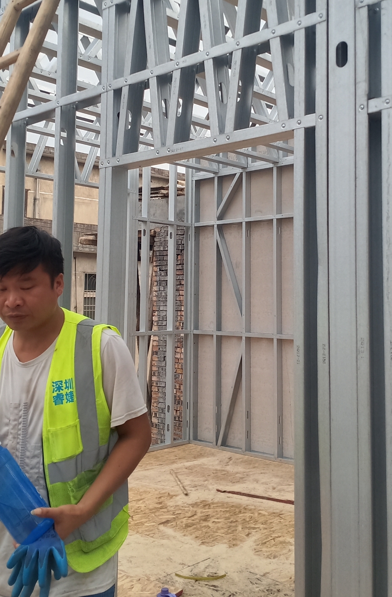 一棟兩層200平方的輕鋼別墅需要多少人施工？(圖2)