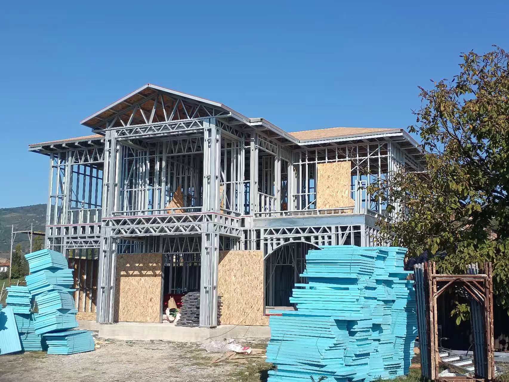 睿捷輕鋼別墅施工現(xiàn)場