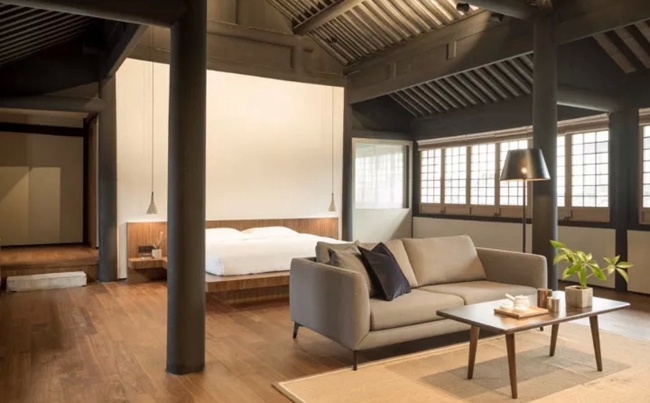 全屋定制家具利用屋內(nèi)的梁和柱，星空梵高全屋定制